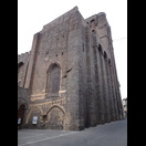 Außenansicht der festungsartigen ehemaligen Kathedrale